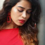 Priyanka Ruth Instagram – “Be passionate and bold. Always keep learning.”

📸@mickey__creations

#red#streetphotography
#ilovemywork ##beyourself #bebold #instagood #instadaily #instgram#instareels #reekarofeelkaro♥️💯✌️ #saipriyankaruth