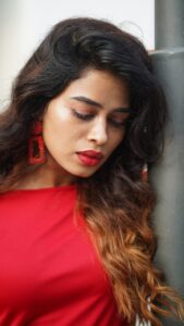 Priyanka Ruth Instagram - "Be passionate and bold. Always keep learning."

📸@mickey__creations

#red#streetphotography
#ilovemywork ##beyourself #bebold #instagood #instadaily #instgram#instareels #reekarofeelkaro♥️💯✌️ #saipriyankaruth