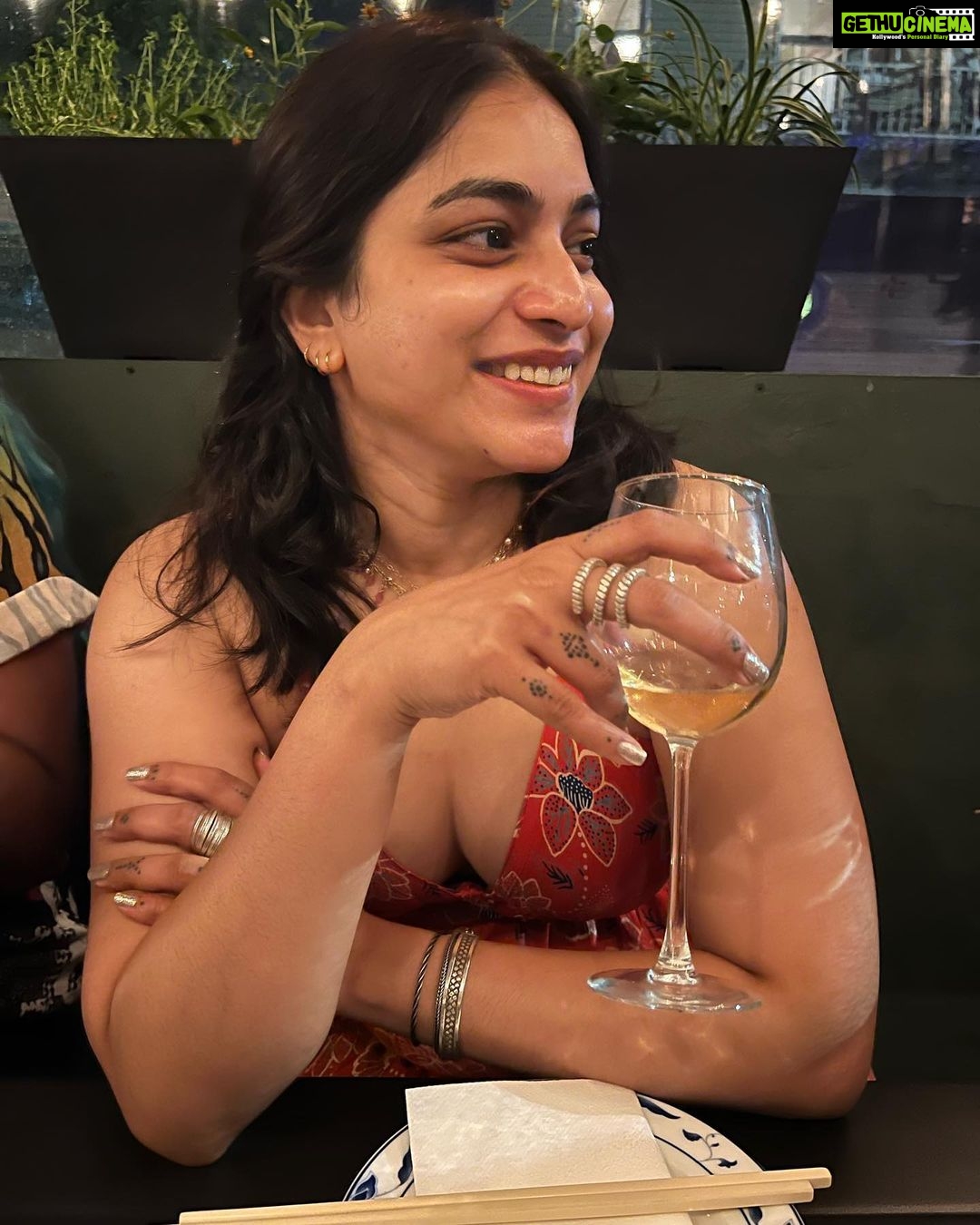 Punarnavi Bhupalam Instagram - I realised I donβt need much from life. Just few loved ones, some cheeky banter now and then, delicious food and a lot of love to receive and to give I love my life, all of it - I would get into finer details but for today, I will give it a rest and thank you for being a part of this roller coaster. I am 3 minus 30 years old now so let the mid twenties madness begin π₯ ππ Brooklyn, New York