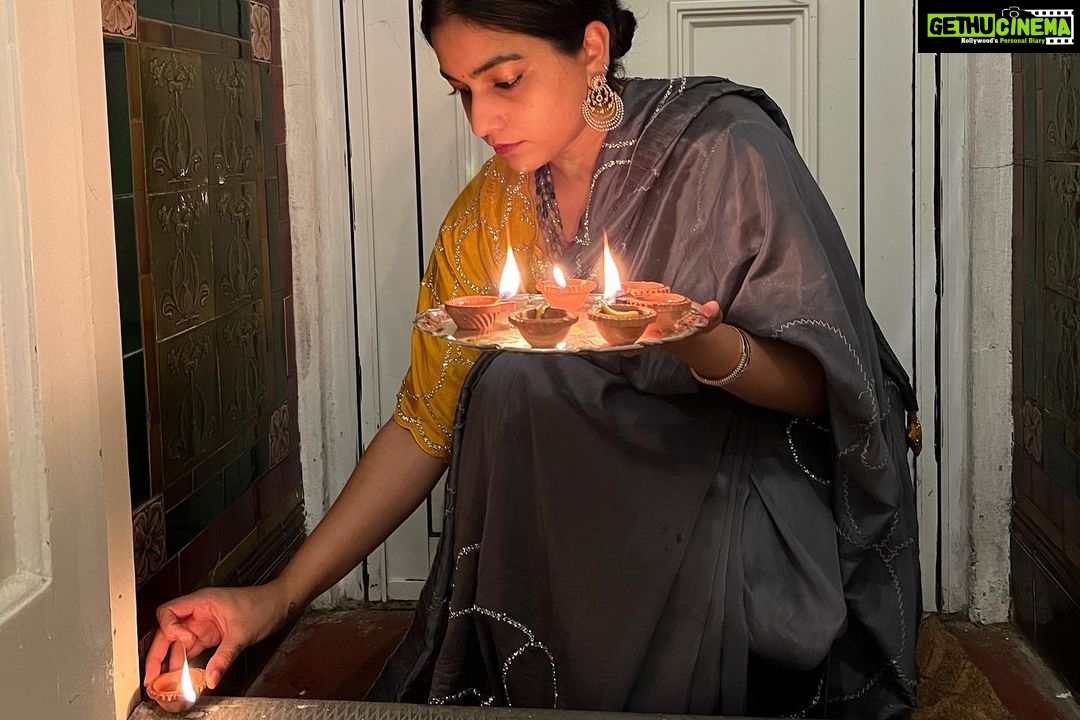 Punarnavi Bhupalam Instagram - Diwali celebrations at my place πͺ Lots of food, laughter, spiked roohafza,sweets from ambala, cheeky card games and hindi songs playing in the background. Sounds about right :) London, United Kingdom