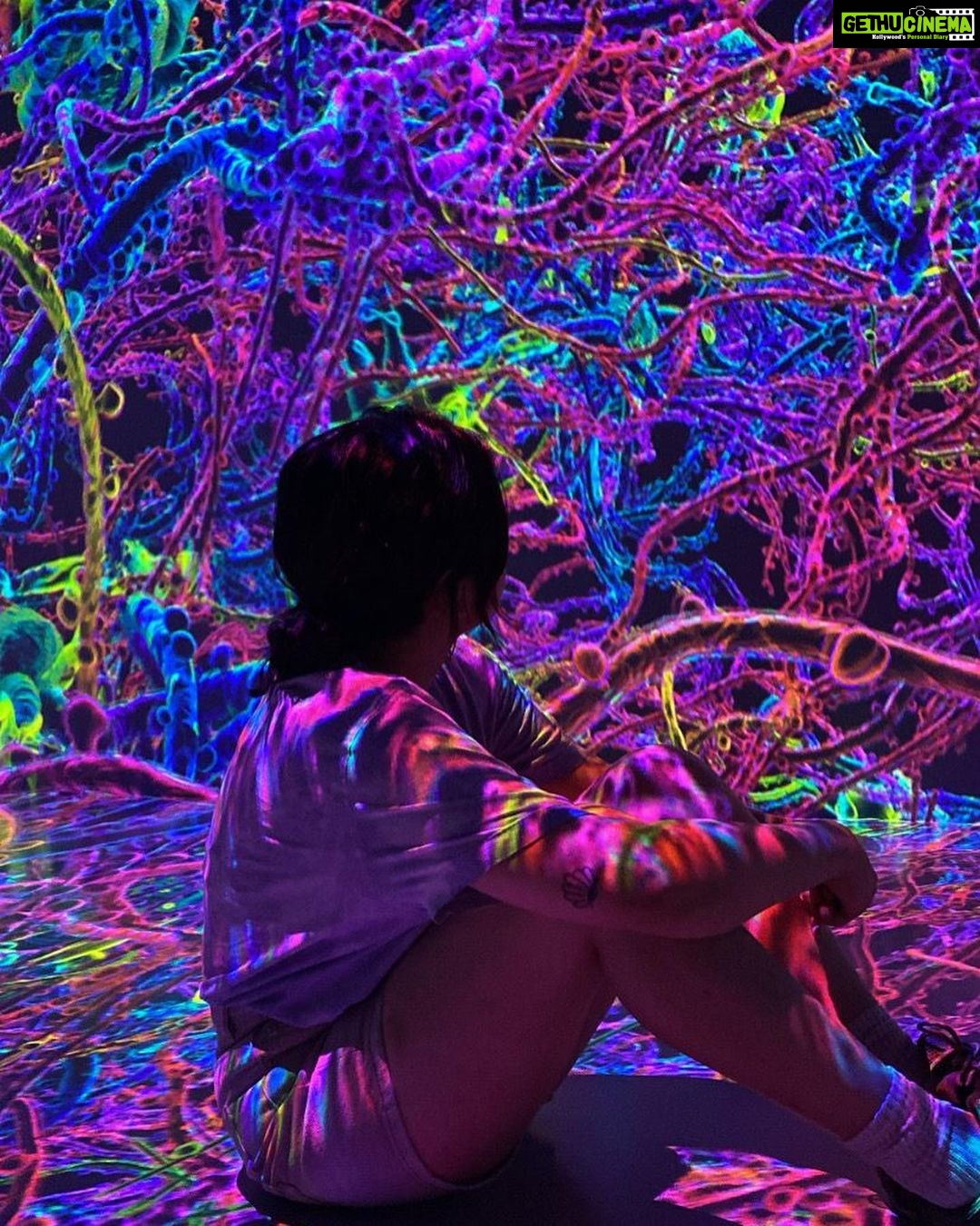 Punarnavi Bhupalam Instagram - Our minds are a labyrinth of complex matter. So tell me, what's going on in your head? I'm listening 👂 Chelsea Market