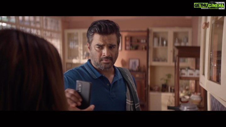 R. Madhavan Instagram - Madhavan monthly groceries-a vaangaama vittadhunaala Simran kitta irundhu evlo vaanga vendiyathu irukku Inimel ungalukku andha kavalai illai. Unga monthly groceries-a sila nimidangalil delivery pera Swiggy App-il #SwiggyInstamart-ilOrder Seiyyunga. Best groceries...best prices...best delivery service oda.