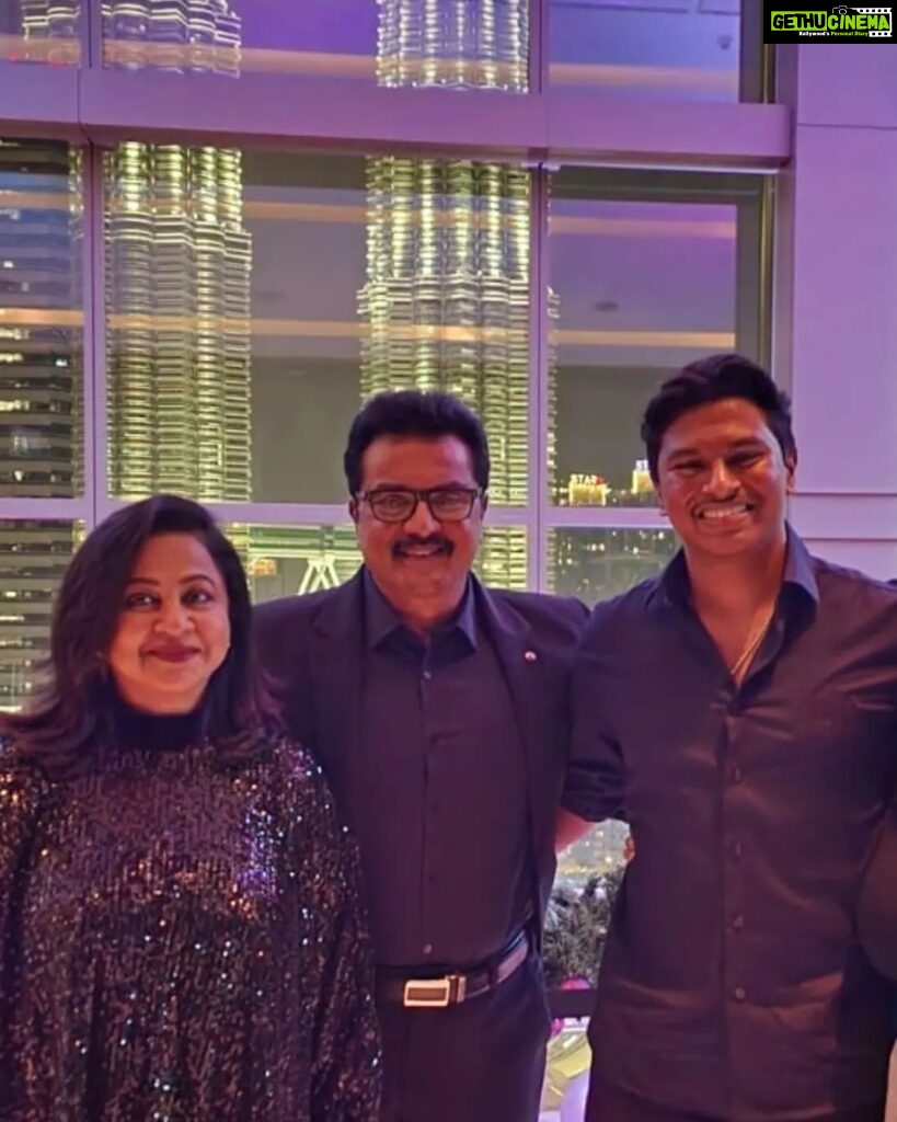 R. Sarathkumar Instagram - Let the new year bring lots of happiness, and may all your dreams come true @varusarathkumar @rayanemithun @poojasarathkumar @amithun_25 #happynewyear 2023 #happiness . . . . #HappyNewYear2023 #happynewyear #2023 #2023newyear