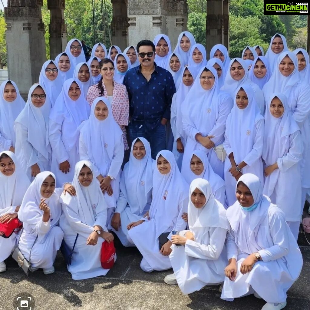 R. Sarathkumar Instagram - Sight seeing with family..met these wonderful kids..always a pleasure to meet my fans.. Independent Square in Colombo #naleemhajiarladiescollege #chinafortberuwala Real Estate Development - UDA