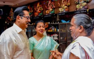 R. Sarathkumar Instagram - Our new year started with invoking the blessings of Lord Ganesha at the #Kottapillayar temple in Kuala Lumpur amidst the temple  trustees, priests, devotees and close friends

@radikaasarathkumar

#malaysia #templevisit #family #blessings #ganeshatemple #radikasarathkumar #radika #newyear #newyear2023 #divine #temple #familytime #newyearscelebration  #kualalumpur #lordganesha