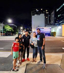 RJ Balaji Instagram - Family First…. Second…Third…Fourth… Fifth…..….!!!❤️ That was an amazing trip !!! Now its time to #RunBabyRun 🖤