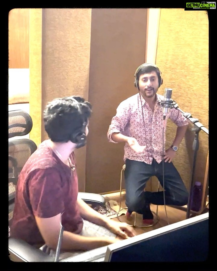 RJ Balaji Instagram - This is how we made the #DaddySong from #VeetlaVishesham 😃😃 Out now on youtube and all streaming platforms..!!! (Link in Bio)