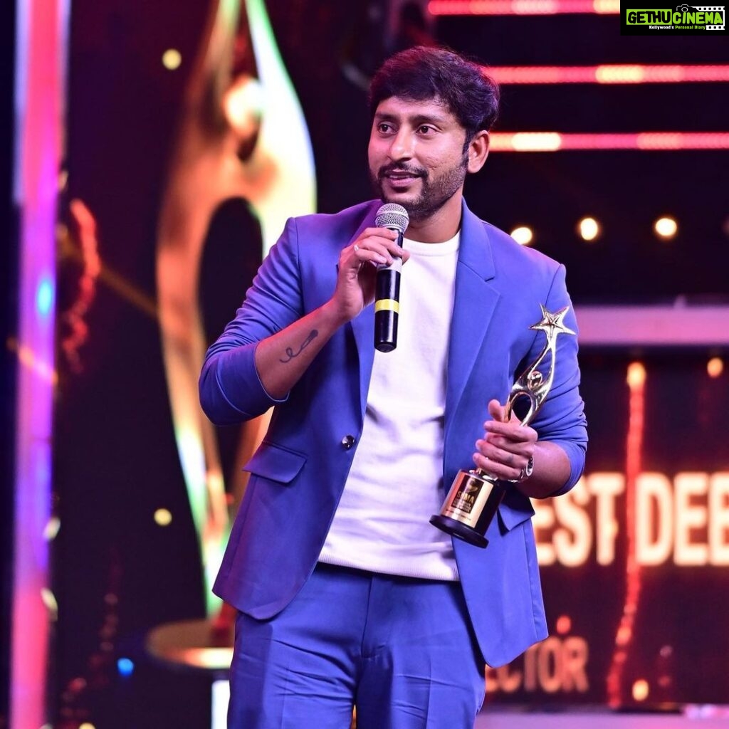 RJ Balaji Instagram - Thank you #SIIMA2021 for all the 7 nominations and the best debutant director award for #MookuthiAmman !!! ❤️ On behalf of NJ Saravanan and our entire team, I thank all the fans for all your love on our film ,and we promise you, our next film will be even better !!! ❤️