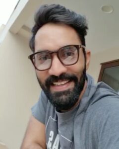 RJ Balaji Instagram - One day to go !!! 🔥🔥🔥#MookuthiAmman Premier League la our own ⁦‪‬⁩ @dk00019 .!!! ❤️❤️❤️
Diwali ku readya !?! 🔥🔥🔥
@disneyplushotstarvip ❤️