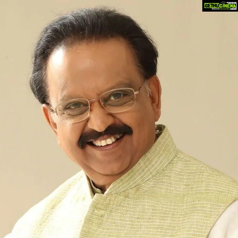 RJ Balaji Instagram - This 2020 is cursed. SPB sir, what a huge loss. Thank you SPB sir for your music. There can never be another one like you. A legend who’s voice will live with us forever. Rest in peace Sir.