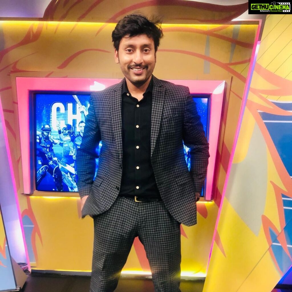 RJ Balaji Instagram - What a ride it has been for the last 2 months.! ❤️❤️Yes, we will MISS YOU too 💔 Humbled by all your love for our coverage of IPL.! 🙏🙏 Aunty, uncle, தம்பி, தங்கச்சி, பச்சை சட்டை, LOVE YOU❤️❤️ Until we see u again on ⁦‪@StarSportsTamil‬⁩ Be safe and Godbless us all ❤️❤️❤️