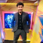 RJ Balaji Instagram - What a ride it has been for the last 2 months.! ❤️❤️Yes, we will MISS YOU too 💔 Humbled by all your love for our coverage of IPL.! 🙏🙏 Aunty, uncle, தம்பி, தங்கச்சி, பச்சை சட்டை, LOVE YOU❤️❤️ Until we see u again on ⁦‪@StarSportsTamil‬⁩ Be safe and Godbless us all ❤️❤️❤️