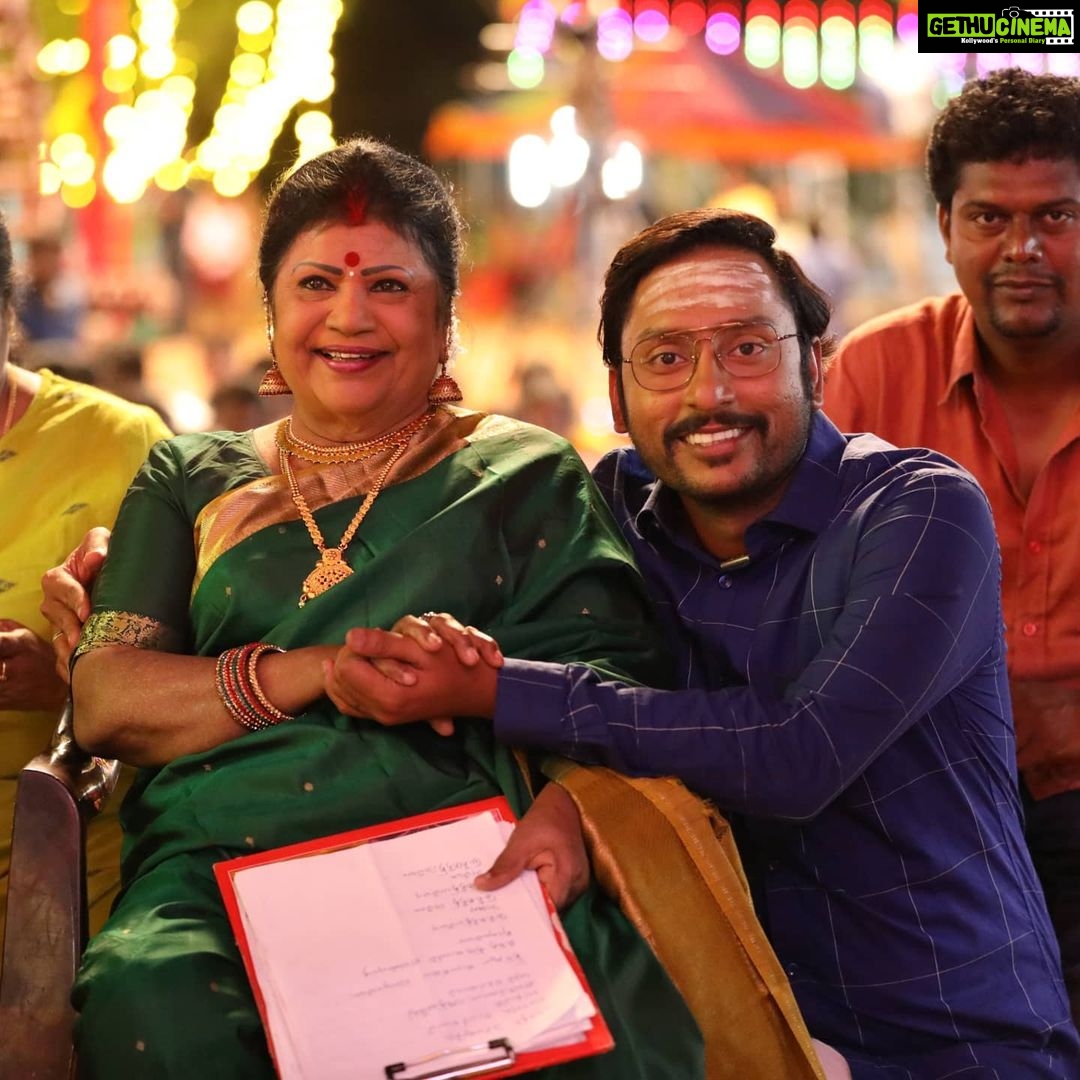 RJ Balaji Instagram - @mookuthiamman - Working stills !!! 😇 #MookuthiAmman