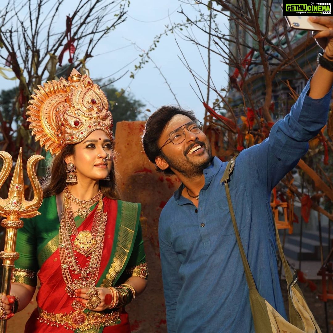 RJ Balaji Instagram - @mookuthiamman - Working stills !!! 😇 #MookuthiAmman