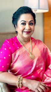 Raadhika Sarathkumar Instagram - Working with @thechennaisilks in #madurai  #deepavali special , #travel  time missing family and @r_sarath_kumar with this awesome song in #vtk  #vtksongs ❤️❤️❤️❤️ @samanthajagan makeup 👍👍
