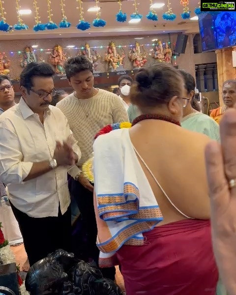 Raadhika Sarathkumar Instagram - With the lord’s blessings #kottumalaipillayartemple @r_sarath_kumar #rahhulsarath Kottu Malai Pillayar Temple, Pudu