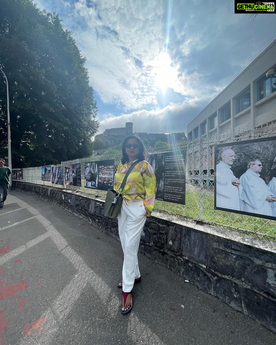 Raadhika Sarathkumar Instagram - Keep shining❤️❤️❤️always. Your life is the result of your choices.