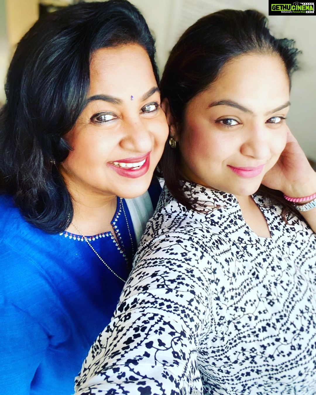 Raadhika Sarathkumar Instagram - Happy birthday tanzu😍😍😍😍😍❤️❤️❤️❤️❤️❤️❤️ @taniasamtani