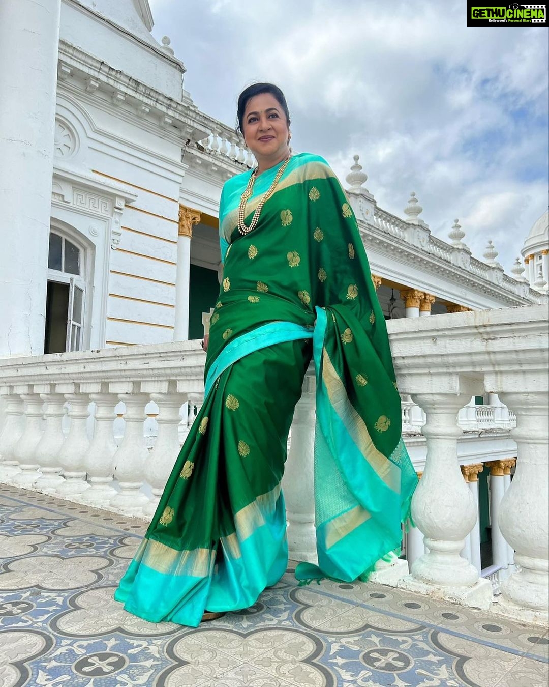 Raadhika Sarathkumar Instagram - Bring it on let go of what you can’t change, laugh while you can,love deeply and forgive quickly❤️❤️❤️❤️