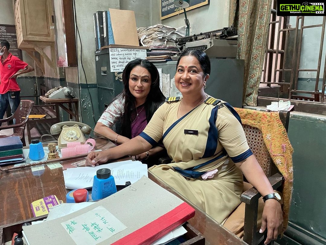 Raadhika Sarathkumar Instagram - Pleasure working with high powered talent @ashwinikalsekar ❤️❤️❤️