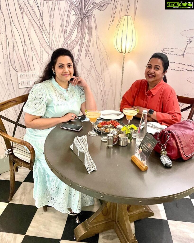 Raadhika Sarathkumar Instagram - Birthday special @meenasagar16 more strength, love and peace to you dear. Just say “mirror mirror on the wall, I will always get up after I fall.If I have to walk run or crawl I will set my goals and do my best and get it all💪🏻💪🏻💪🏻