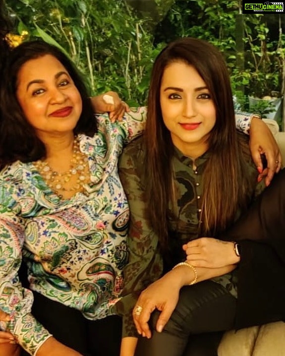 Raadhika Sarathkumar Instagram - Happy happy birthday dearest @trishakrishnan keep shining always. More strength to being the wonderful soul you are❤️❤️❤️❤️❤️