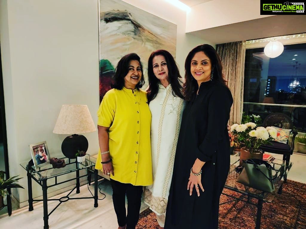 Raadhika Sarathkumar Instagram - Meeting friends in mumbai #friends thank you for the awesome dinner and being a terrific host @simply.nadiya and Sirish. With lovely @poonam_dhillon_ ❤️❤️❤️❤️
