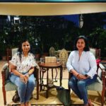 Raadhika Sarathkumar Instagram - Nice to meet @archanasarat the author of our web series #irai on #ahatamil @ahatamil @r_sarath_kumar , looking forward to her next book soon🙂🙂