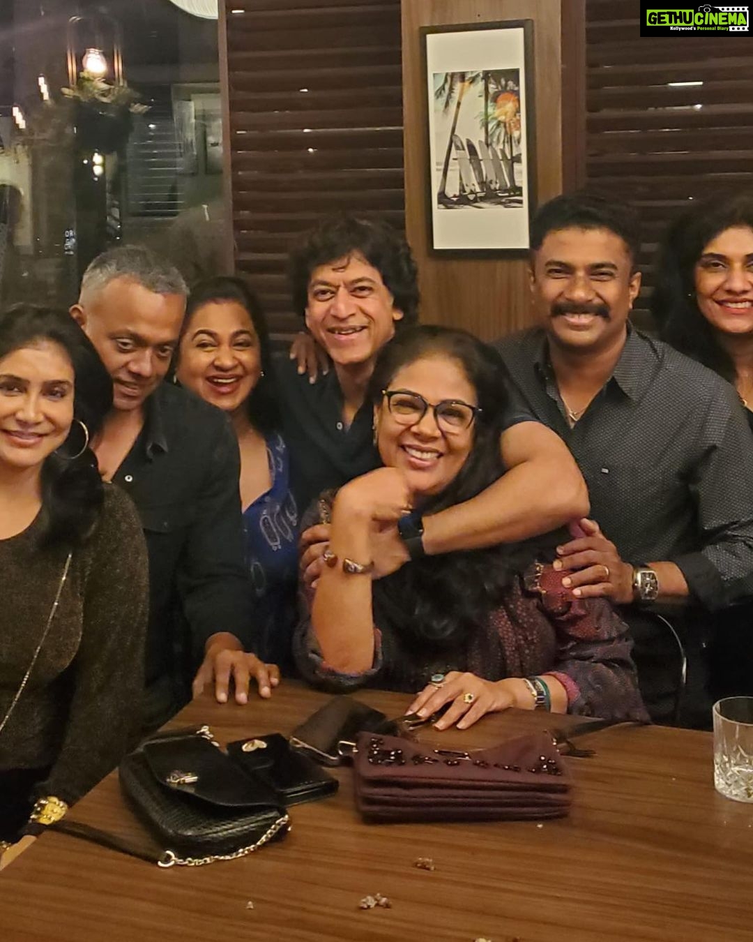 Raadhika Sarathkumar Instagram - Special evening, Thk you @gauthamvasudevmenon ❤️❤️❤️ @mahalikeme @kssrikumar @venketramg @pushpa411 #lizzie😍😍😍😍🥰🥰🥰🥰🥰 #gvm #gvmfans #birthday #friendship #friends