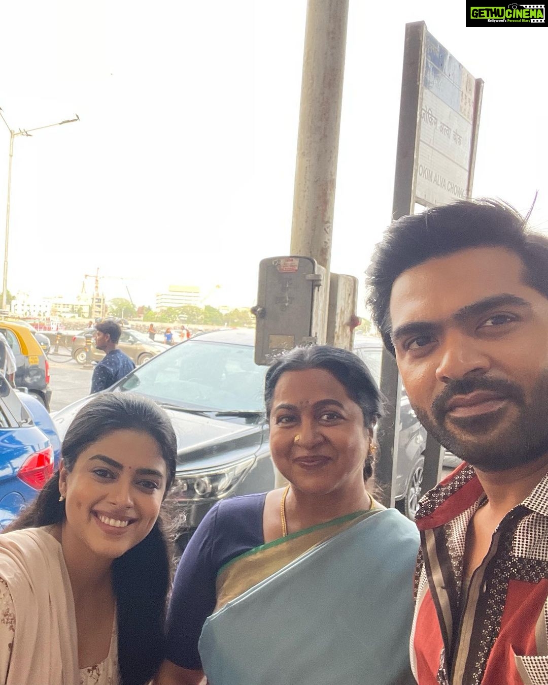 Raadhika Sarathkumar Instagram - It’s a wrap for #vtk #vendhuthanindhathukaadu @gauthamvasudevmenon @silambarasantrofficial @velsfilmintl in Mumbai. Look forward to dashing the dashing combo of #gauthamvasudevmenon and #silambarasan ❤️❤️❤️ and @siddhi_idnani
