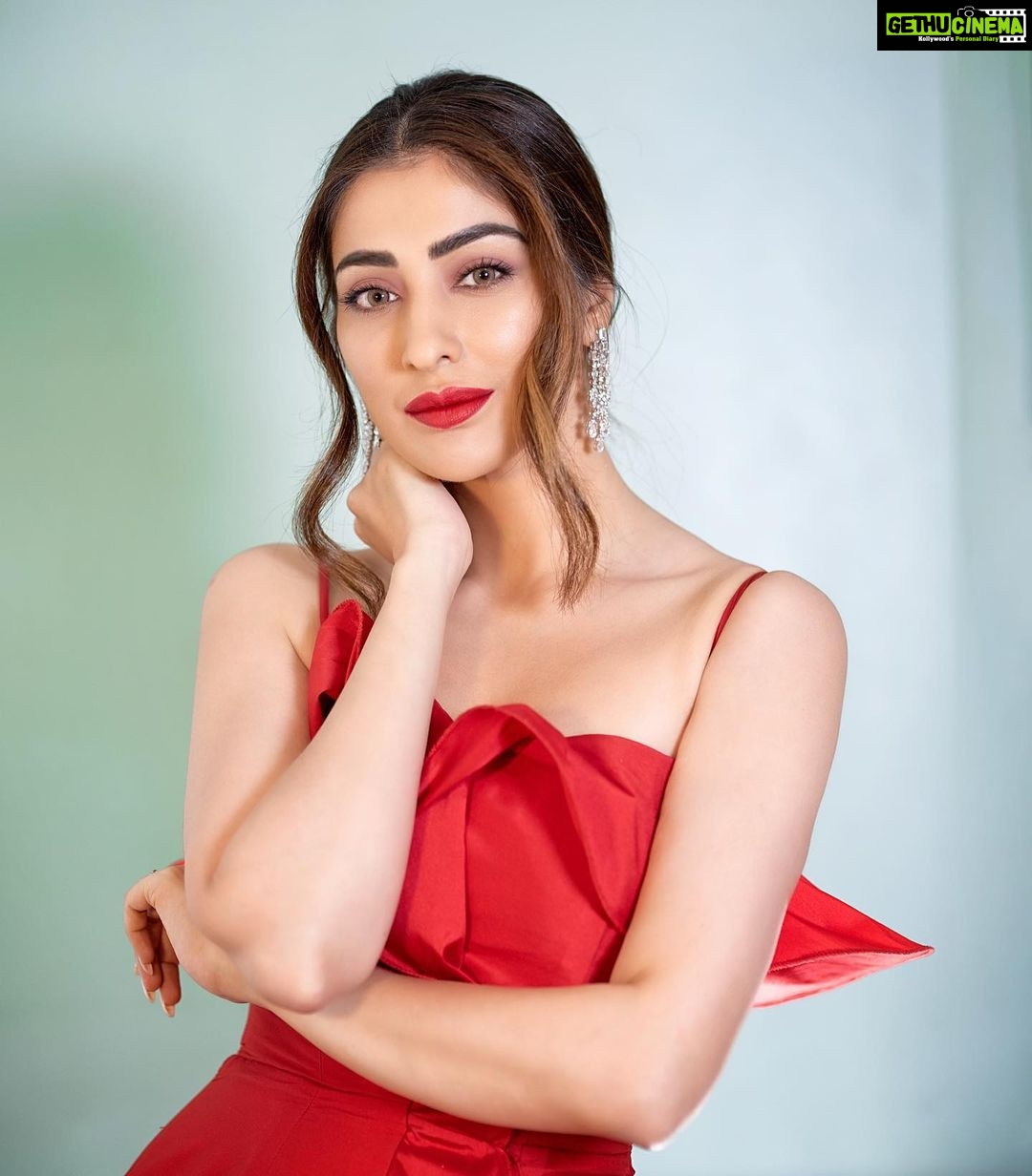 Raai Laxmi Instagram - 🌹Glitz & Glam Night 🌹#FilmFare #FilmFareAwards2023 #LadyinRed Outfit: @theohailakhanofficial Earrings: @hybajewels Rings: @vivinia_designer_jewelery x @offbeatmediain Styled by: @trishadjani 📸: @propixer