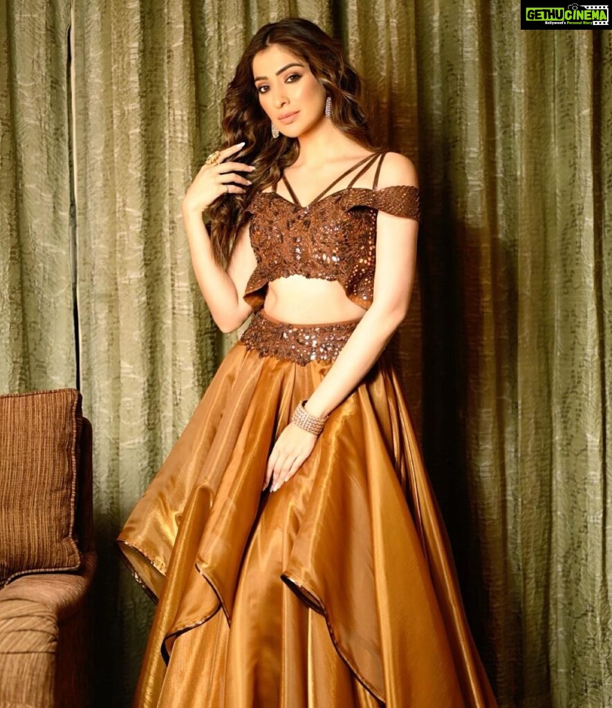 Raai Laxmi Instagram - 🤎Drama with elegance 🤎makes it picture perfect 💎 Styling: @stylekarmaa 👗:@expressionistbyjaspreet 💄 :@romakhannaofficial 💎 : @shriramhariramjewellers 📸: @thefixating_shot