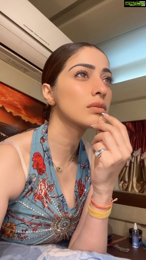 Raai Laxmi Instagram - Zindagi kaise chal rahi hai ? 😉🥰🥂life is such !😀 #reelkarofeelkaro #funnyreels #instagood #instagram #reels #reelittofeelit #justforfun #laughitout #feelgood #cheers