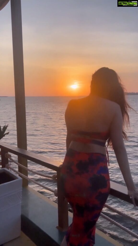 Raai Laxmi Instagram - Twilight drops her curtain down and pins it with a star.💫🧡 #birthdaycelebration #sunsetvibes #sunsetlovers #lovenature #may #metime #loveforever #cantgetenough #beauty 🌅
