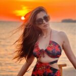 Raai Laxmi Instagram – “As the sun sets, my worries fade away and I am left with a feeling of peace and Love. 🌇🧘‍♀️ #sunsetmeditation #innerpeace”#love everywhere ❤️