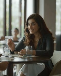 Raashi Khanna Instagram - nothing just obsessing over her genius and gorgeousness at the same time🌻✨

#FarziOnPrime, watch now!