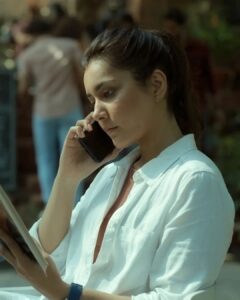 Raashi Khanna Instagram - nothing just obsessing over her genius and gorgeousness at the same time🌻✨

#FarziOnPrime, watch now!