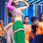 Raashi Khanna Instagram - The adrenaline rush, the nervousness, the twitching of the hands, the fear of missing a step and the horror that follows is all worth it when I am showered with so much of your love onstage..! Thankyou! ♥️♥️ Here’s the BTS of the @behindwoodsofficial gold icons’ awards. Full video up on YT. Link in bio. 🫶🏻