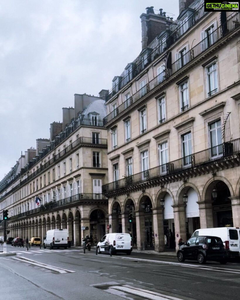 Raashi Khanna Instagram - Travel - the only thing you buy that makes you richer..! 💚 #carpediem #paris