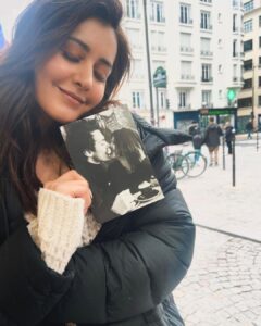 Raashi Khanna Instagram - State of mind : clouded with ♥️
#paris