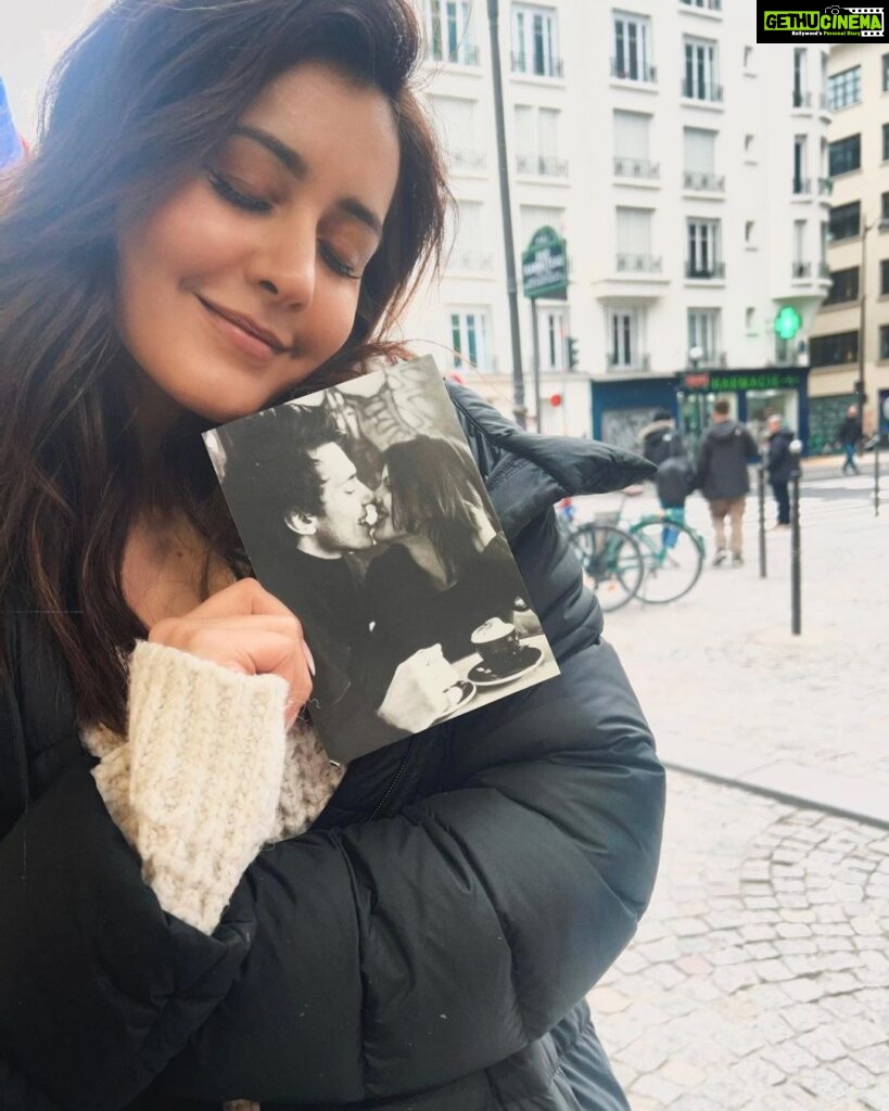 Raashi Khanna Instagram - State of mind : clouded with ♥️ #paris
