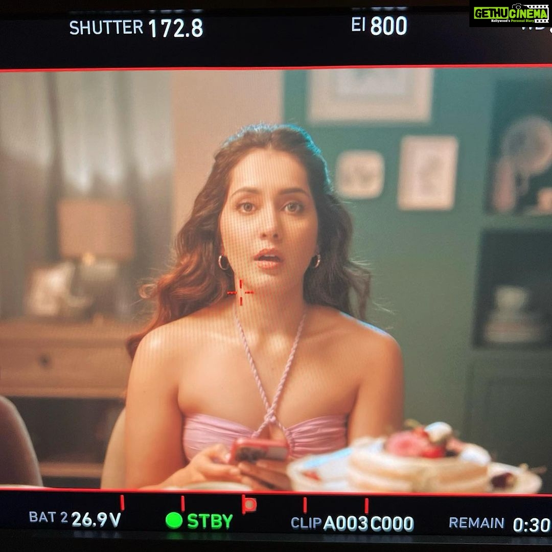 Raashi Khanna Instagram - What do y’all think caught my attention ? 🫢