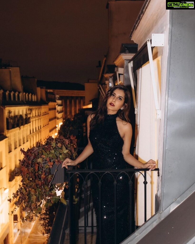 Raashi Khanna Instagram - An open window in Paris is all the world I need..! 🖤 #pfw Styled by @shaleenanathani Co-styled by @siangabari In @silviaastore_studio 👠 @bettinavermillon 💎 @tatianaverstraeten_jewelry