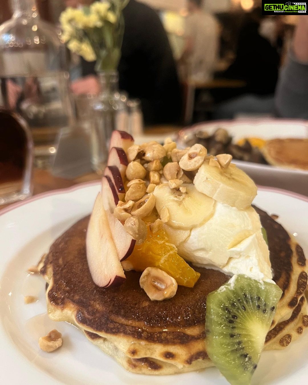 Raashi Khanna Instagram - Nourishing the soul and the belly! 🤪 #traveltales #paris ♥️
