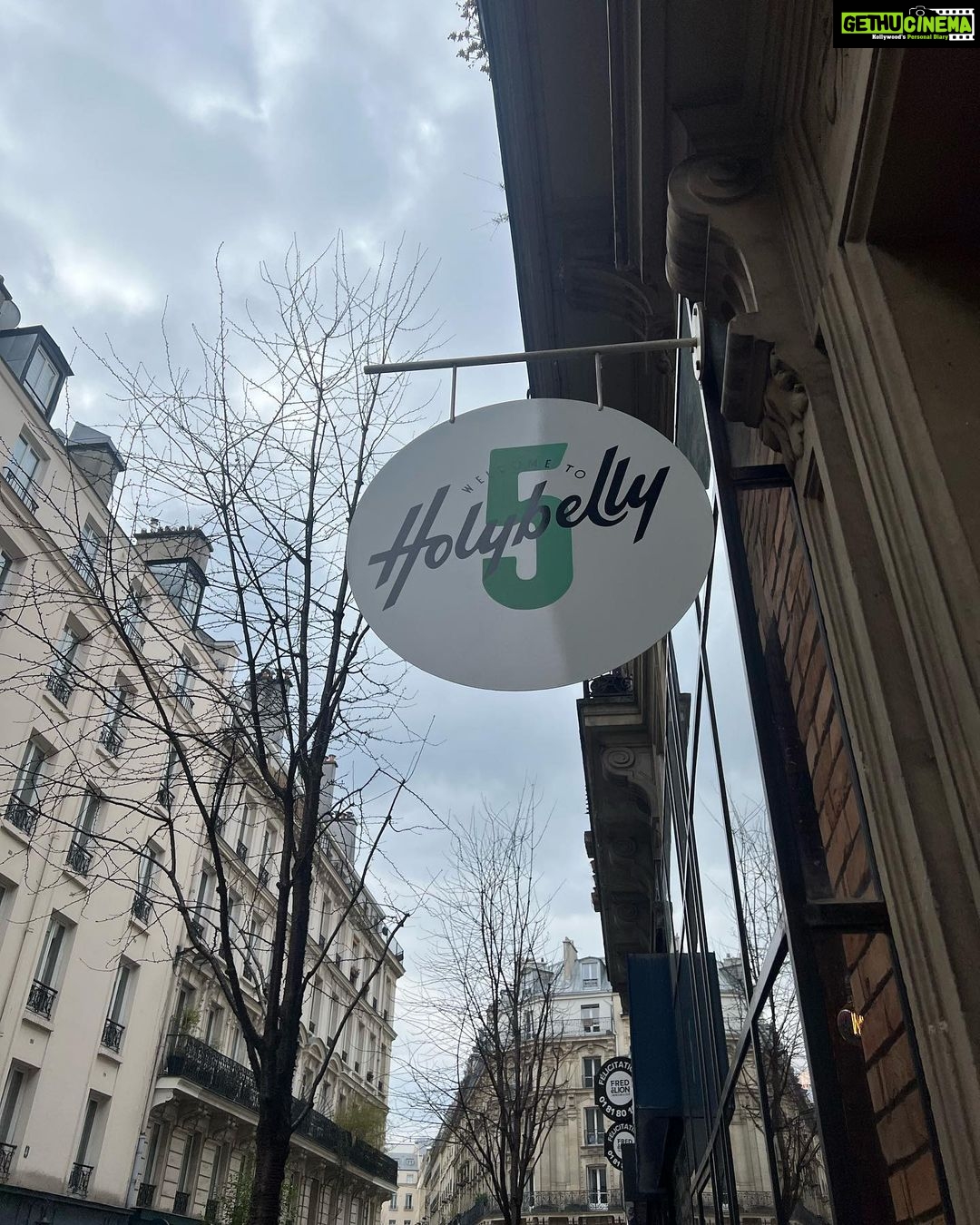 Raashi Khanna Instagram - Nourishing the soul and the belly! 🤪 #traveltales #paris ♥️