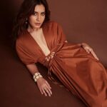 Raashi Khanna Instagram - Just once in a while, lay low 😉🤎