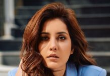 Raashi Khanna Instagram - The only kinda blues I like on a monday..! 💙