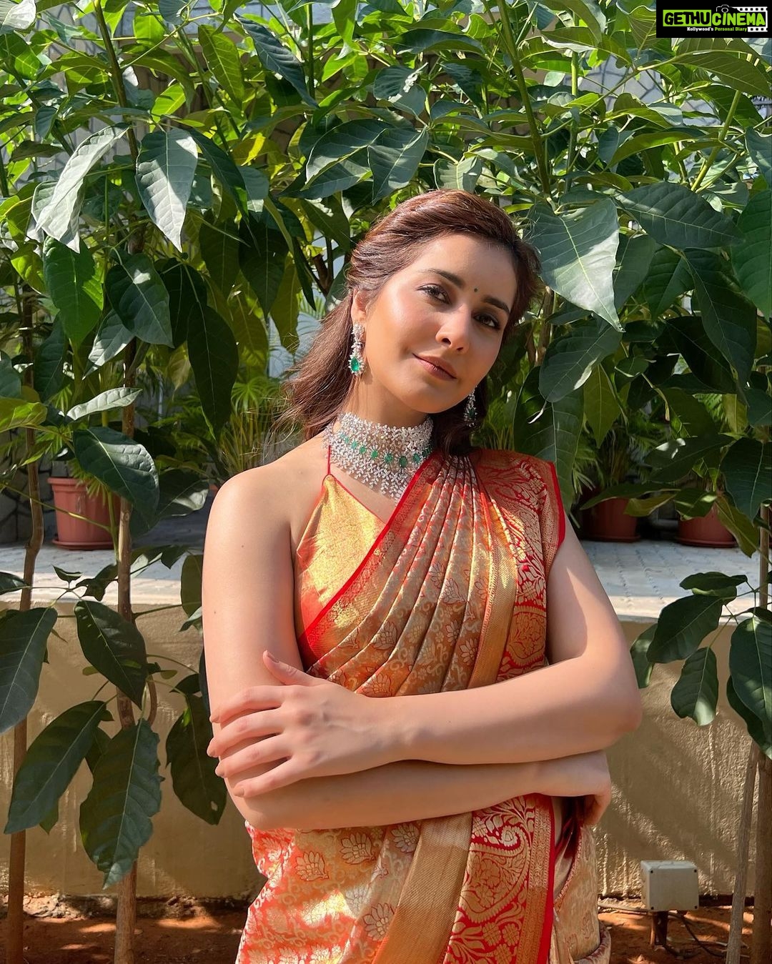 Raashi Khanna Instagram - Just checking in to ask if you are ok? Also, pictures from today, in Vizag. 😬 Sending you all some love 🤗♥️