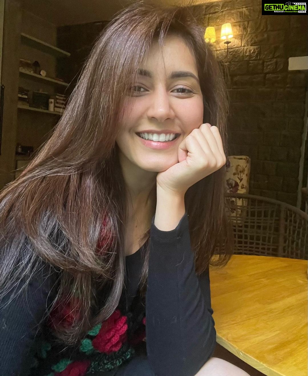 Raashi Khanna - 1 Million Likes - Most Liked Instagram Photos