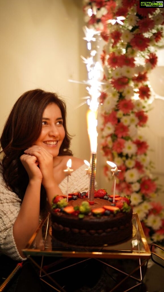 Raashi Khanna Instagram - Had the most amazing birthday surrounded with friends and family. Heart is filled with gratitude🙏🏻😇 And thank you for all your love, your wishes and your blessings! Means the world! ♥️